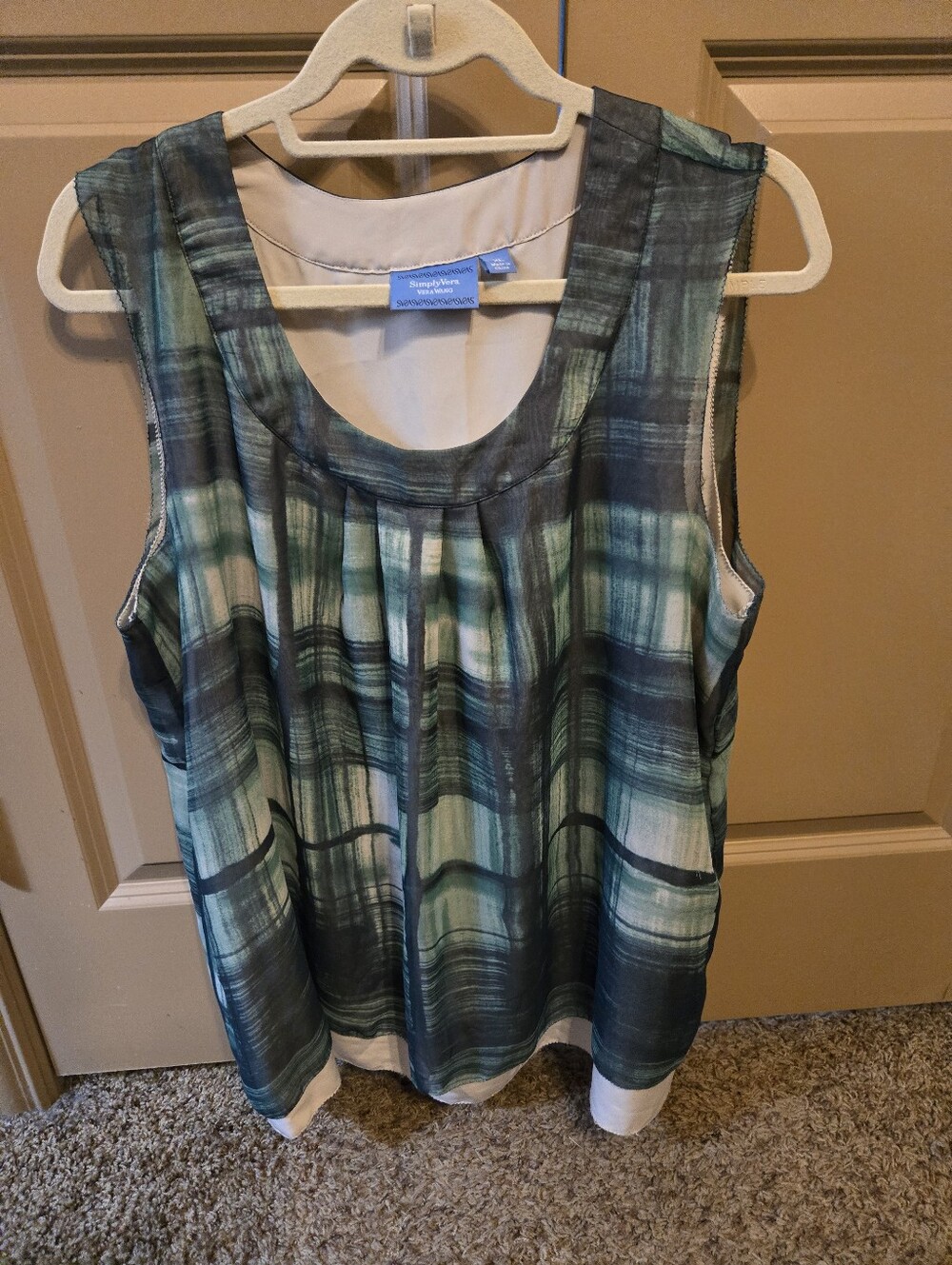 Simply Vera Wang sleeveless lined top size XL